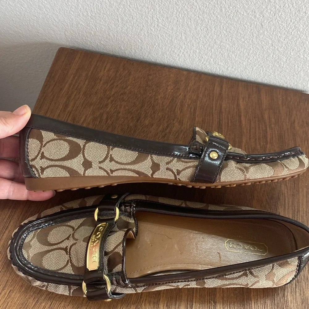 Coach Felisha Logo C Tan & Brown Loafer Flats Slip On Shoes, Women’s 9 B